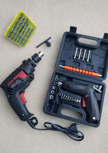 Furadeira impacto 570 SKIL com parafusadeira 3,7V + maleta e jogo de brocas