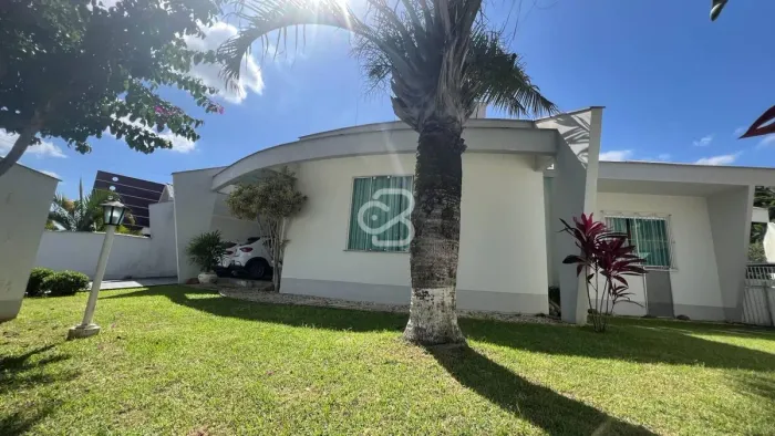 CASA COM 3 DORMITÓRIOS NO BAIRRO AMIZADE