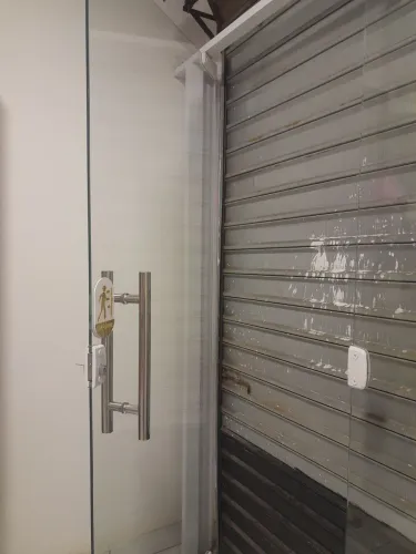 Porta de vidro com vitrine