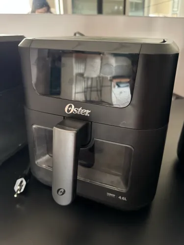 Fritadeira Airfryer Sem Oleo Oster 4,6l 1500w Ofrt970 Cor Preto - QUEIMADA