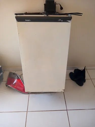 Vende-se frigobar usado.