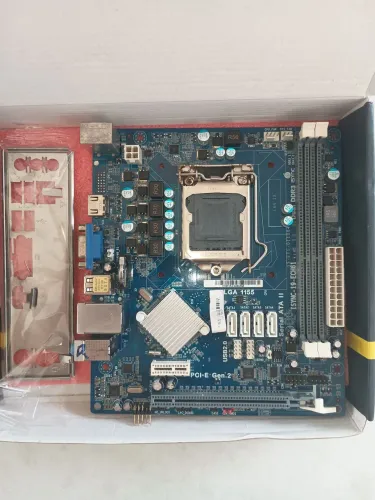 Placa mãe h61 com espelho, caixa, proteção dos pinos funcionando