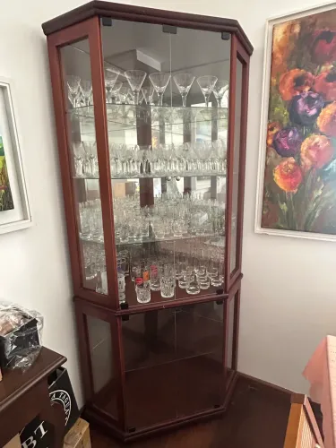 Cristaleira de canto