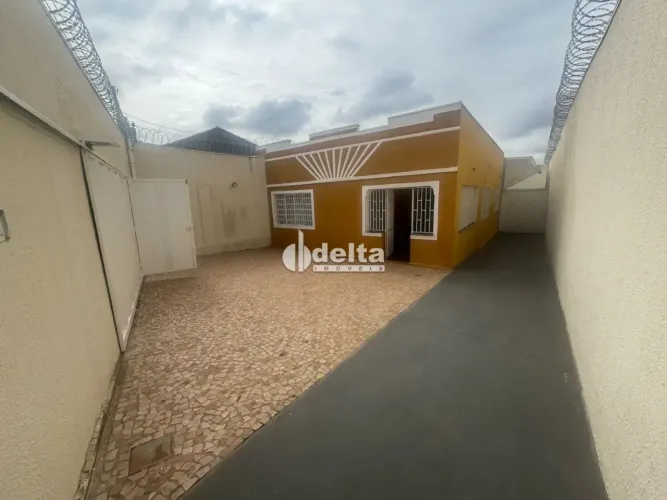 Casa com 2 quartos disponível para venda no bairro Lidice em Uberlândia-MG