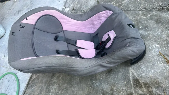 Vendo cadeirinha infantil menina