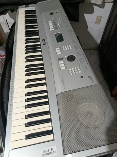 Teclado Portable Grand DGX- 220 YAMAHA 76 TECLAS
