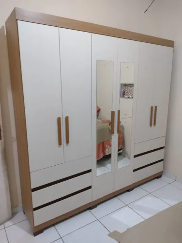 Guarda Roupa 6 Portas 3 gavetas com Espelho
