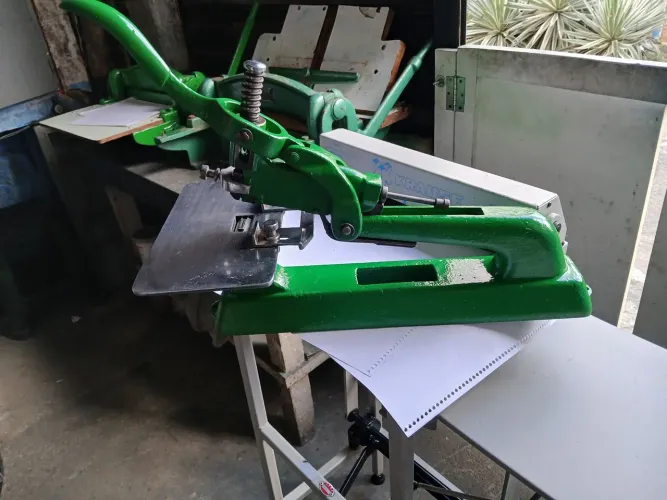 Grampiador catu manual