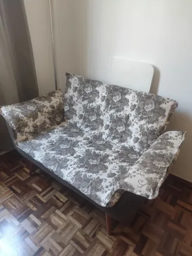 Belíssimo jogo de sofá com poltronas