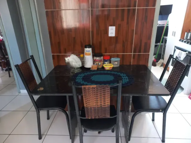 Vende-se mesa de mármore