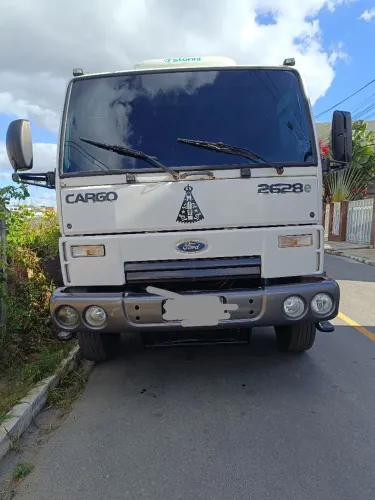 Caminhão Ford Cargo 2628-e traçado ano 2011 pipa