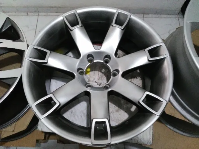 Jogo de Rodas Aro 20 6x118 20x8,5 HP Clara Seminova