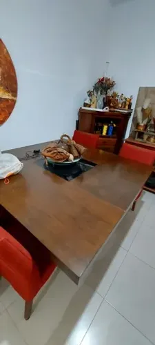 Mesa de jantar madeira Maciça,  com vidro  no centro 