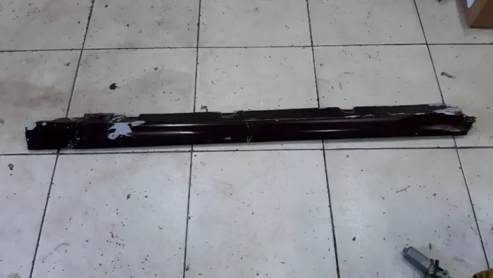 Pedaço da saia lateral lado esquerdo do Fiat Tempra Turbo 1994 a 1998 original