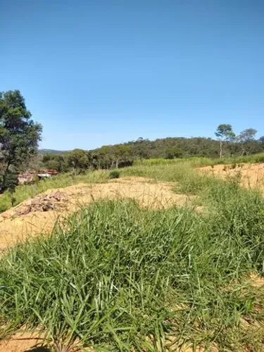 Chácara 20.000 m², plano, riacho nos fundos, terra fértil. Jaboticatubas.