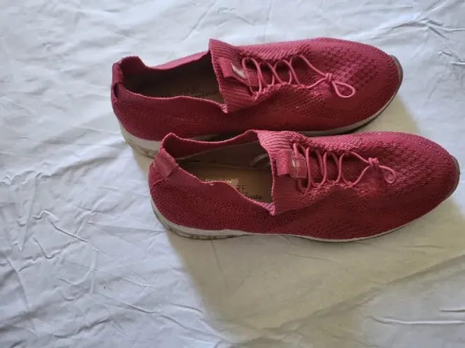Tenis modare