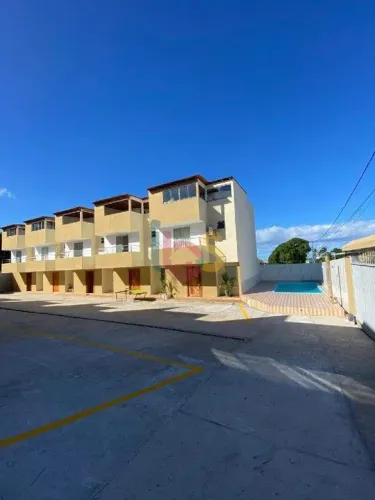 Alugo Triplex em condomínio Fechado, no Loteamento Praia do Sul com 120m²