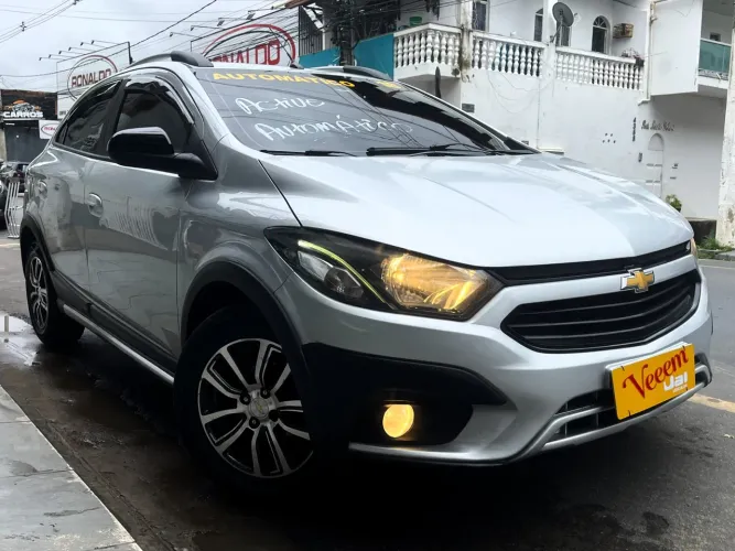 Onix Activ 1.4 2018 Automático Prata + Multimídia + Roda + Top de Linha
