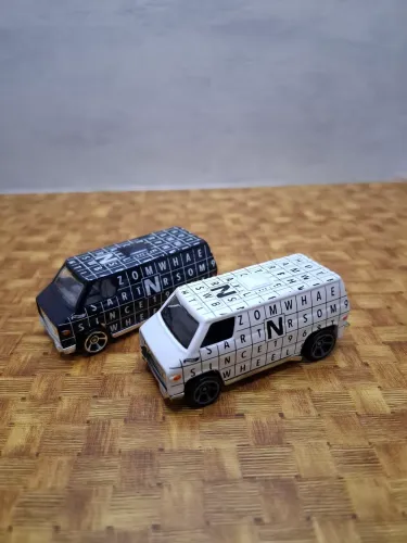 Kit 2 HotWheels + 1 brinde!