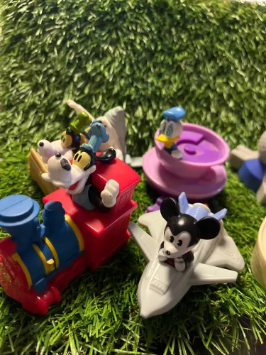 coleção "Jungle Cruise" da Disney, que foi vendida no McDonald's