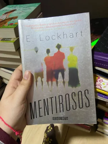 Livro 'Mentirosos' de E. Lockhart