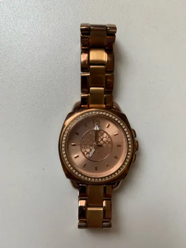 Relógio Coach Dourado com Detalhes em Strass