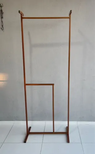 Arara para loja dourada 