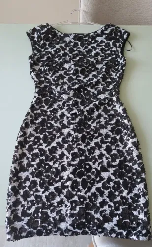 Vestido de festa - curto, com paetê, tamanho P, marca GUESS