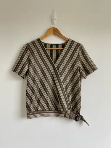 blusa com listras e fios dourados tam 40 Gregory