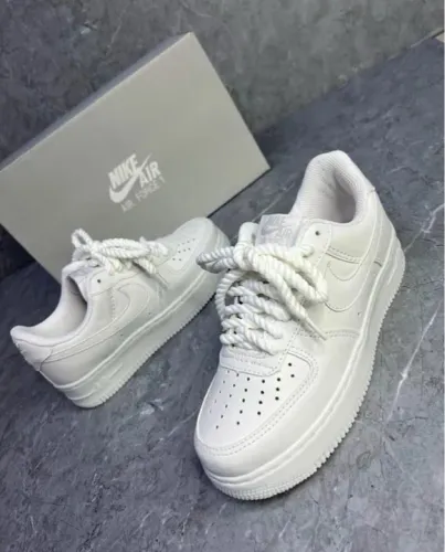 Tênis Nike Air Force 1 Branco e Preto 