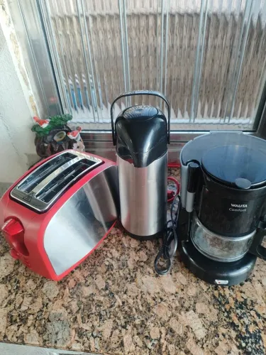 Kit cozinha, cafeteira, torradeira e garrafa