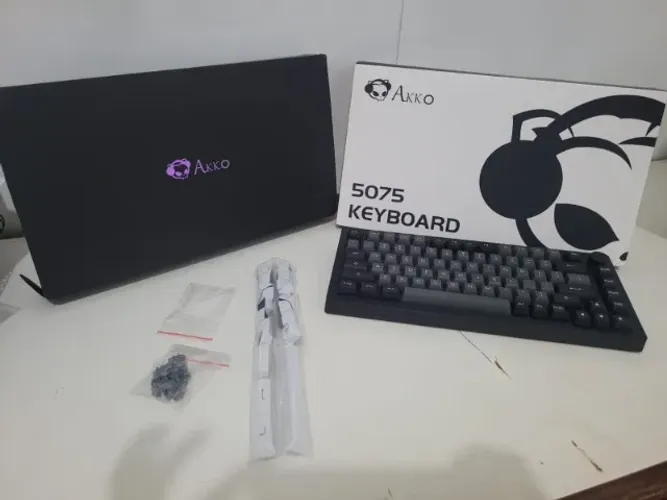 Akko 5075b plus preto & ciano 75%