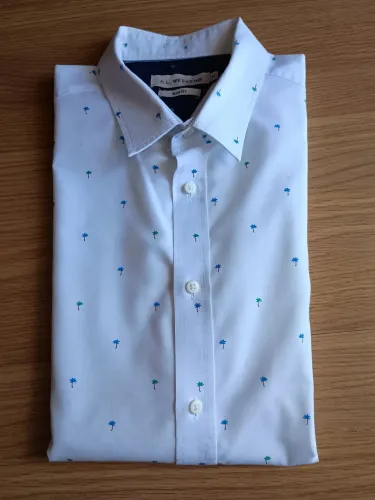 Camisas e camisetas