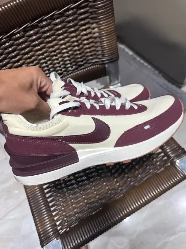 Tênis Nike Waffle One Vinho e Bege