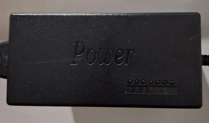 Carregador de notebook pino fino