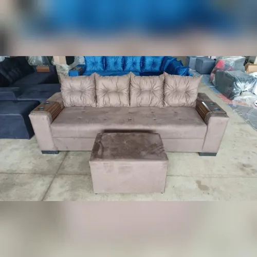 Sofá quatro lugares (?).(?)