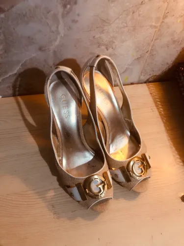 Salto Alto Marca Guess