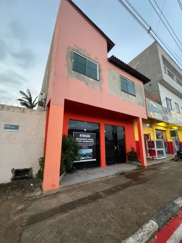 Aluga-se prédio comercial na Av. Princesa Isabel