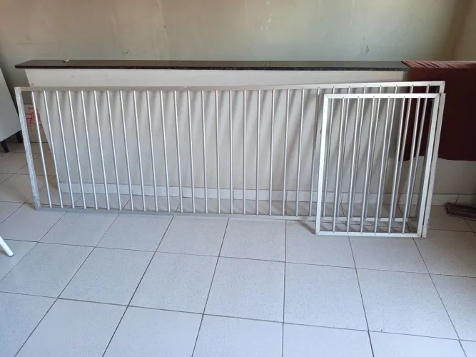 Vendo guarda-corpo de alumínio. 2,80x90 Lateral e 70x90 Porta