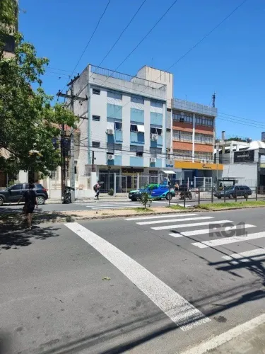 Apartamento 1Dormitório desocupado na Venâncio Aires piso parquêt ensolarado área de servi