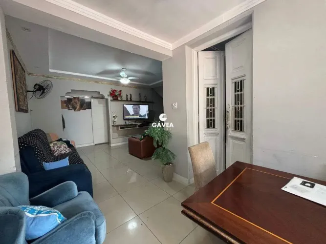Sobrado à venda no Campo Grande em Santos.