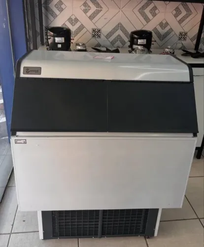 MÁQUINA DE GELO EM CUBO 150KG
