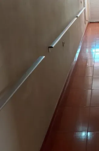 Vendo 2 corrimões de alumínio de 2 metros