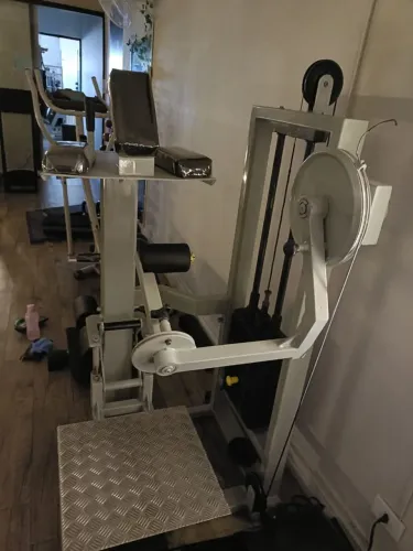 Máquina para exercícios de glúteo. Marca Righetto usado . Parcelo em 8x