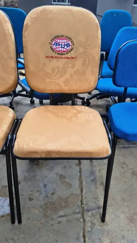 Cadeira poltrona com bordados 