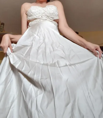 Vestido de festa Beje tomara que caia com tela transparente