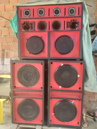 Som paredão completo tem  Amplificadores mesa e Cabos e plug's