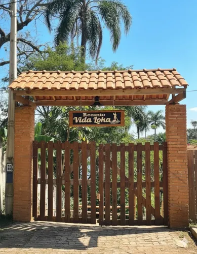 Placa entrada de fazenda madeira entalhada
