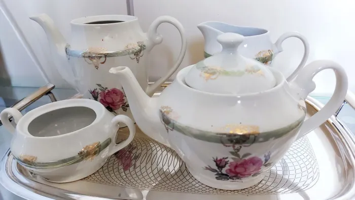 Aparelho de cha, em porcelana 