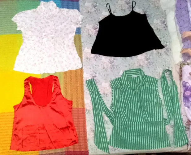 LOTE 20 PEÇAS FEM. TAM.M (BLUSINHAS/CAMISETAS).